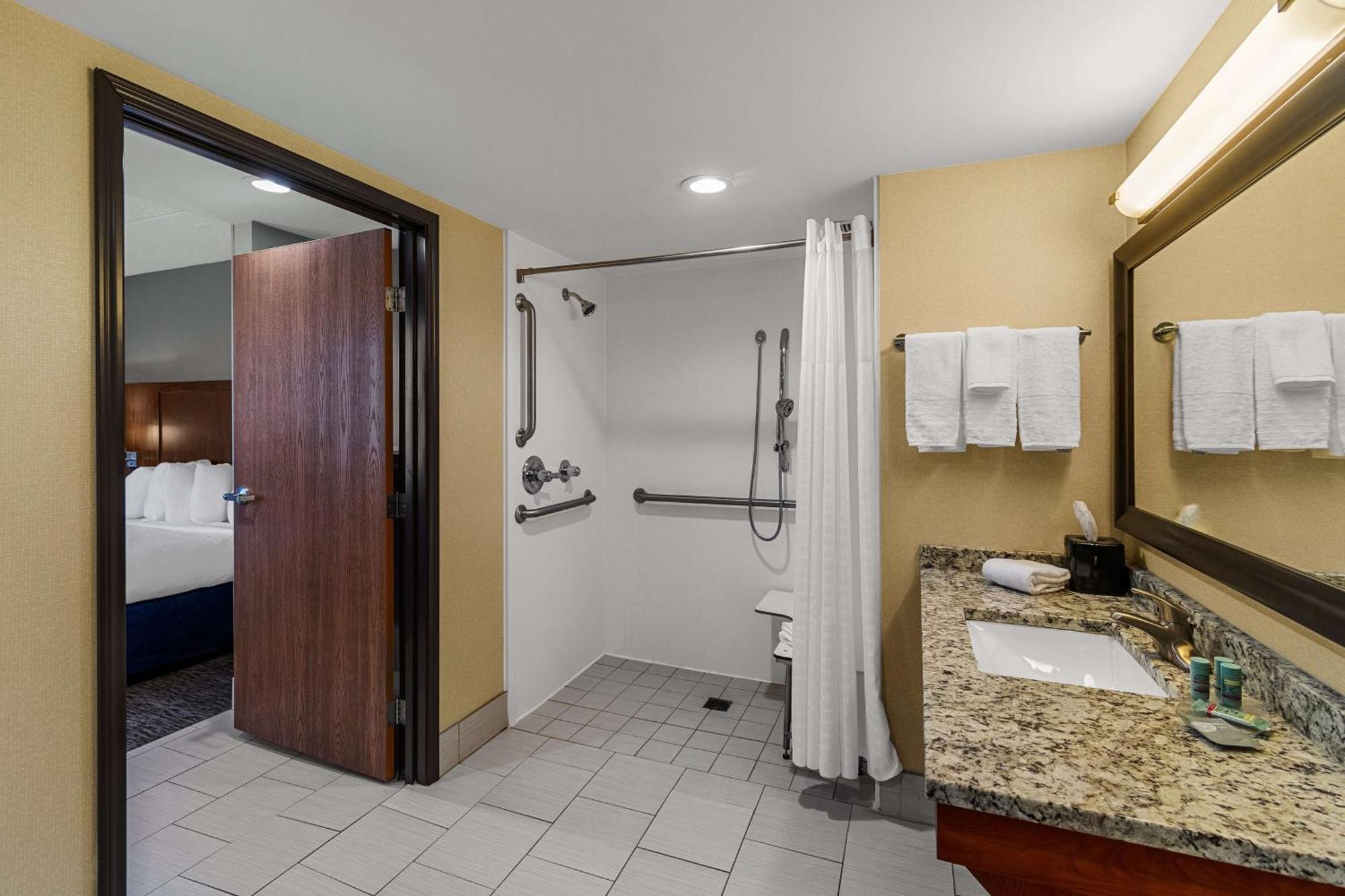 Best Western Bridgeview Hotel Superior Exterior photo